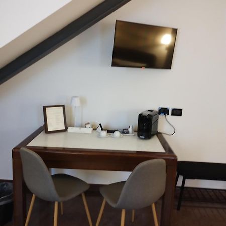 Palazzo Cusani Charming Rooms Vercelli Exterior photo