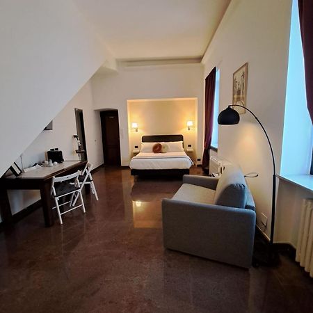 Palazzo Cusani Charming Rooms Vercelli Exterior photo
