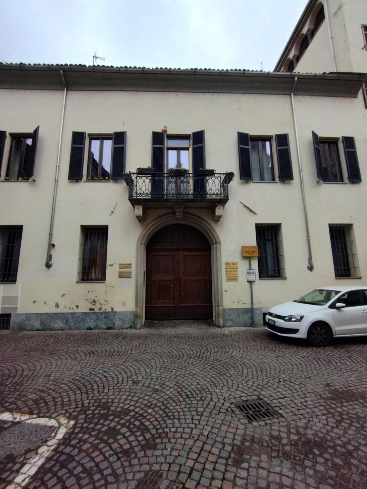Palazzo Cusani Charming Rooms Vercelli Exterior photo