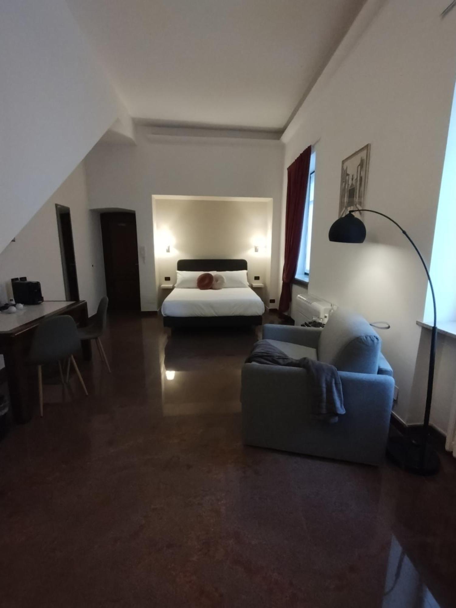 Palazzo Cusani Charming Rooms Vercelli Exterior photo