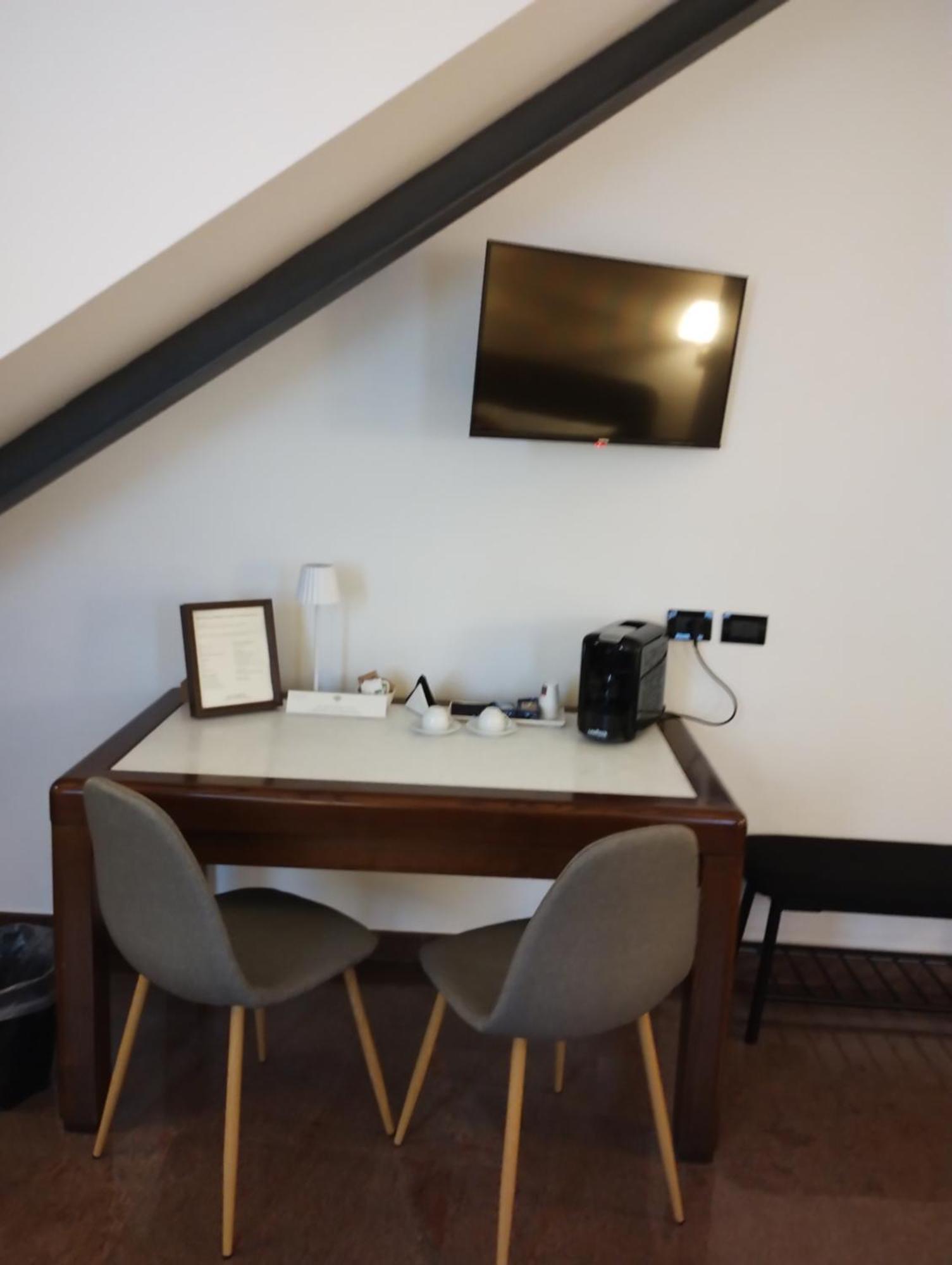 Palazzo Cusani Charming Rooms Vercelli Exterior photo