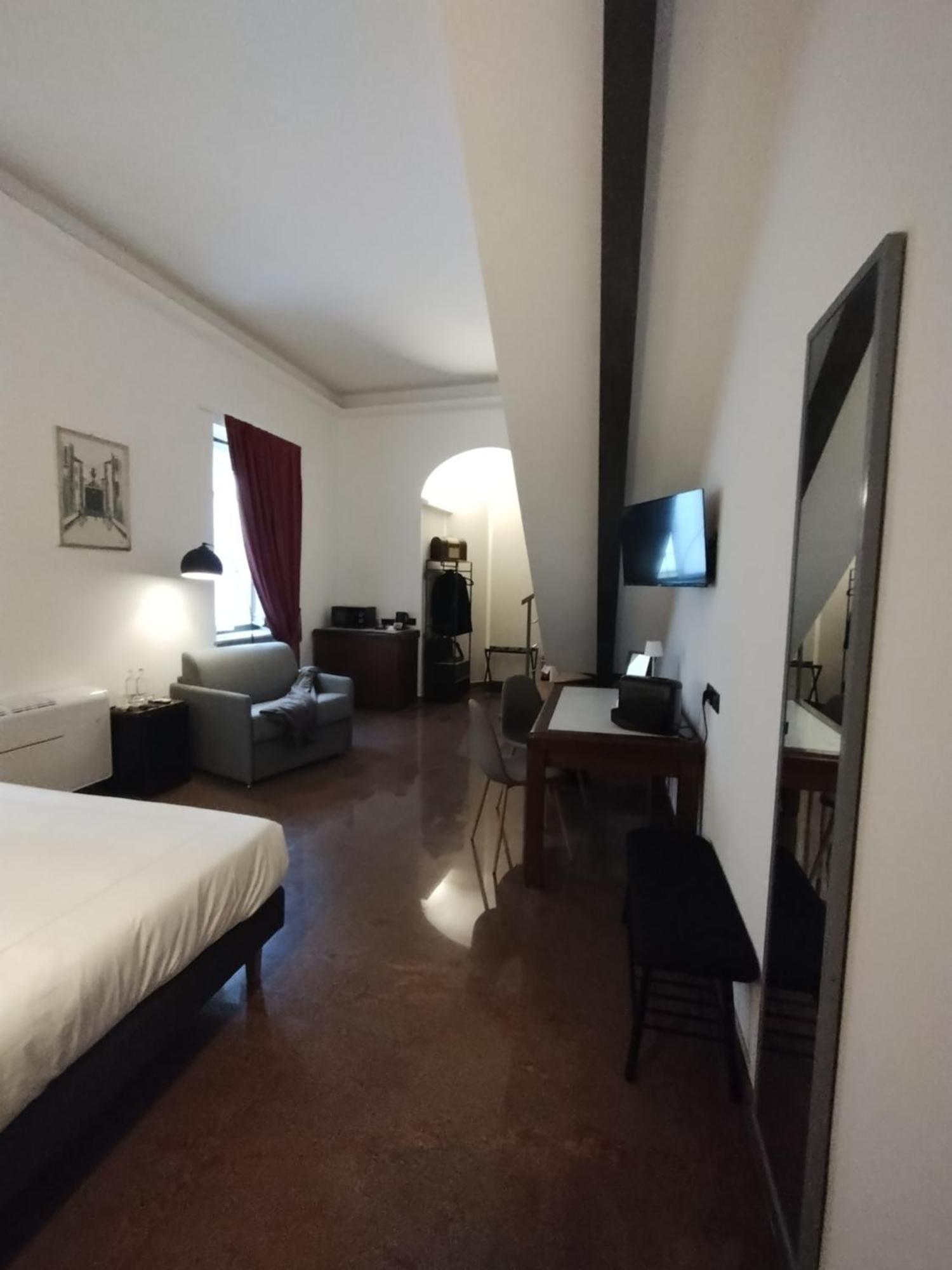 Palazzo Cusani Charming Rooms Vercelli Exterior photo