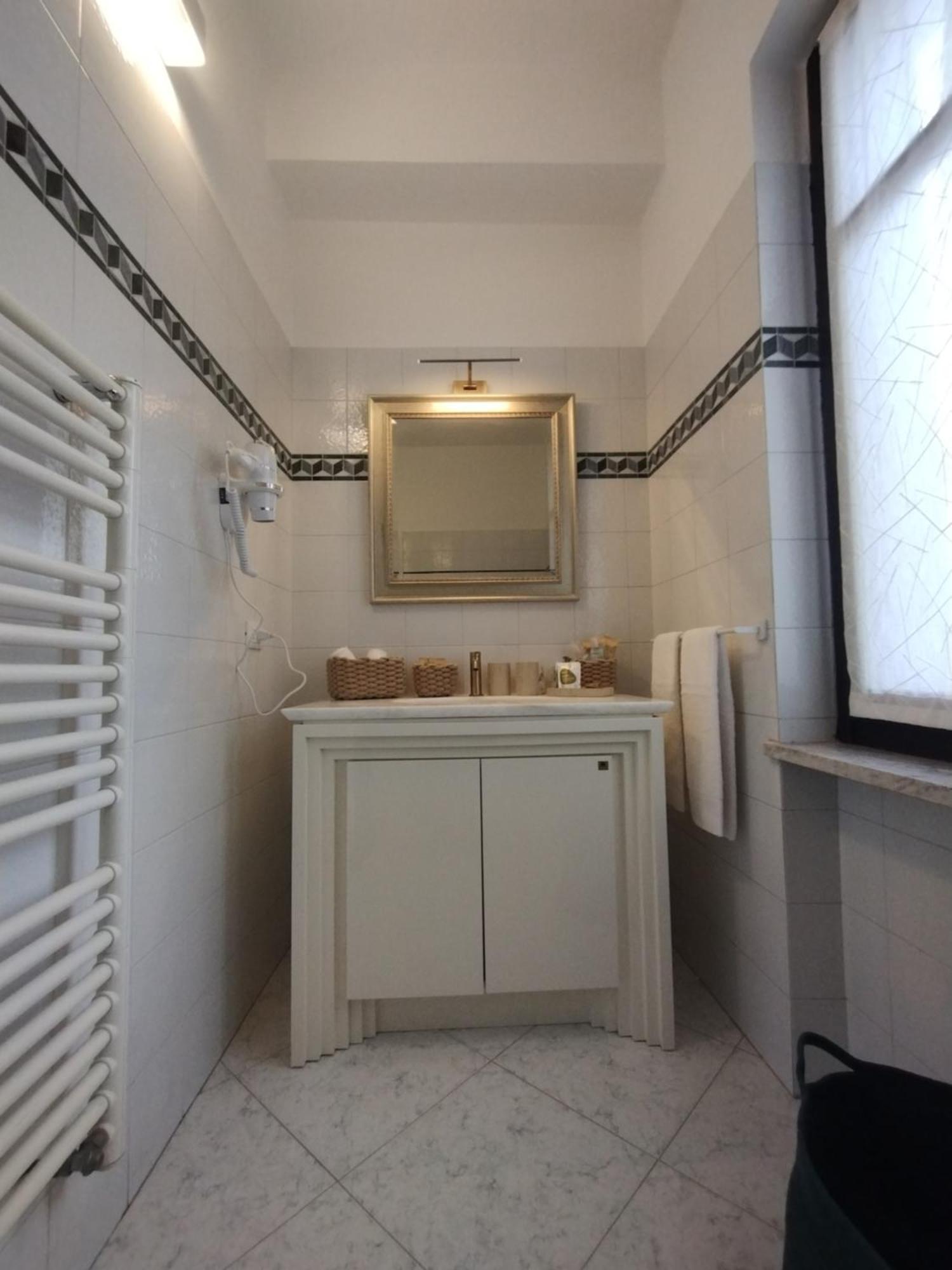 Palazzo Cusani Charming Rooms Vercelli Exterior photo
