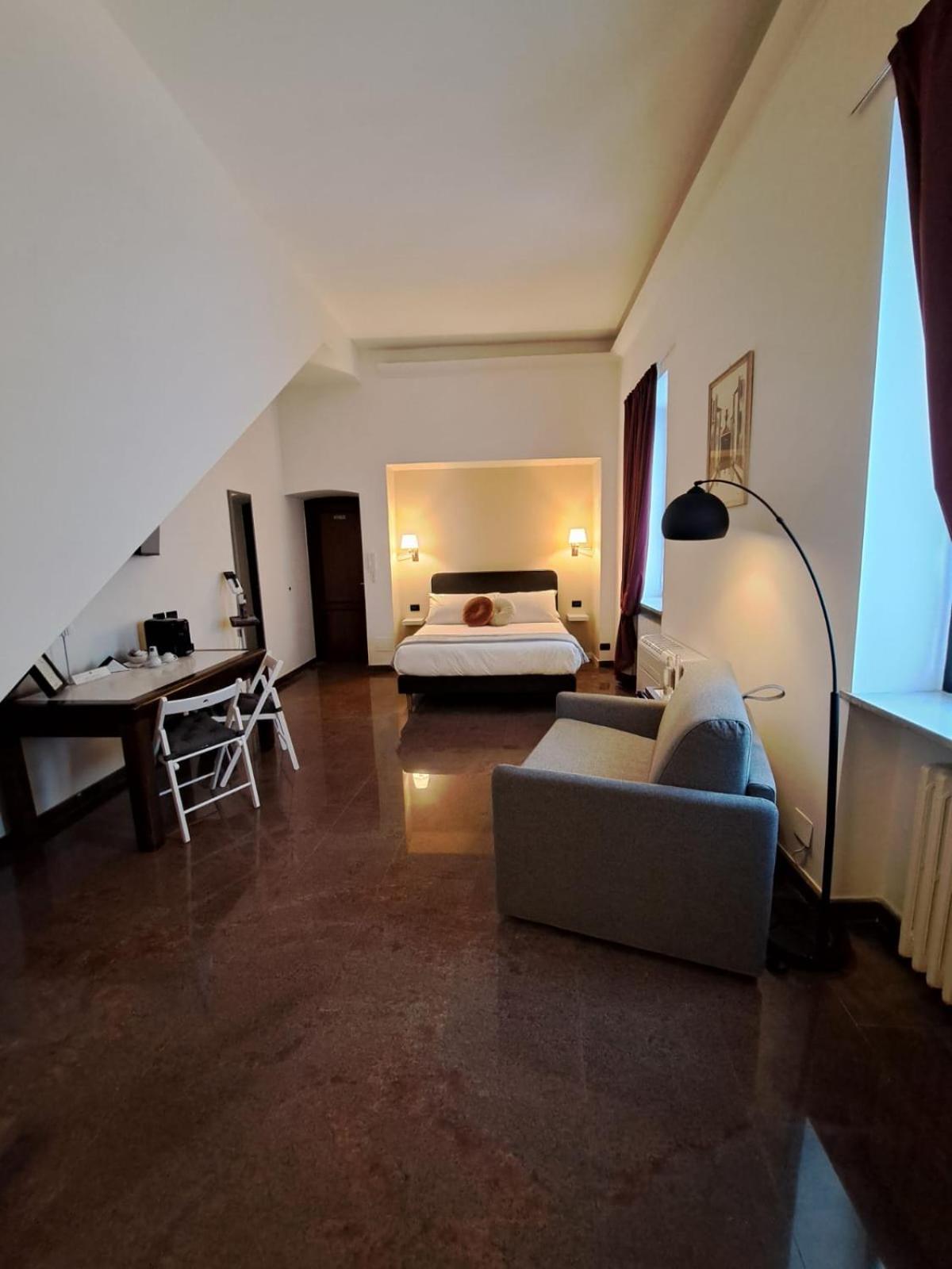 Palazzo Cusani Charming Rooms Vercelli Exterior photo