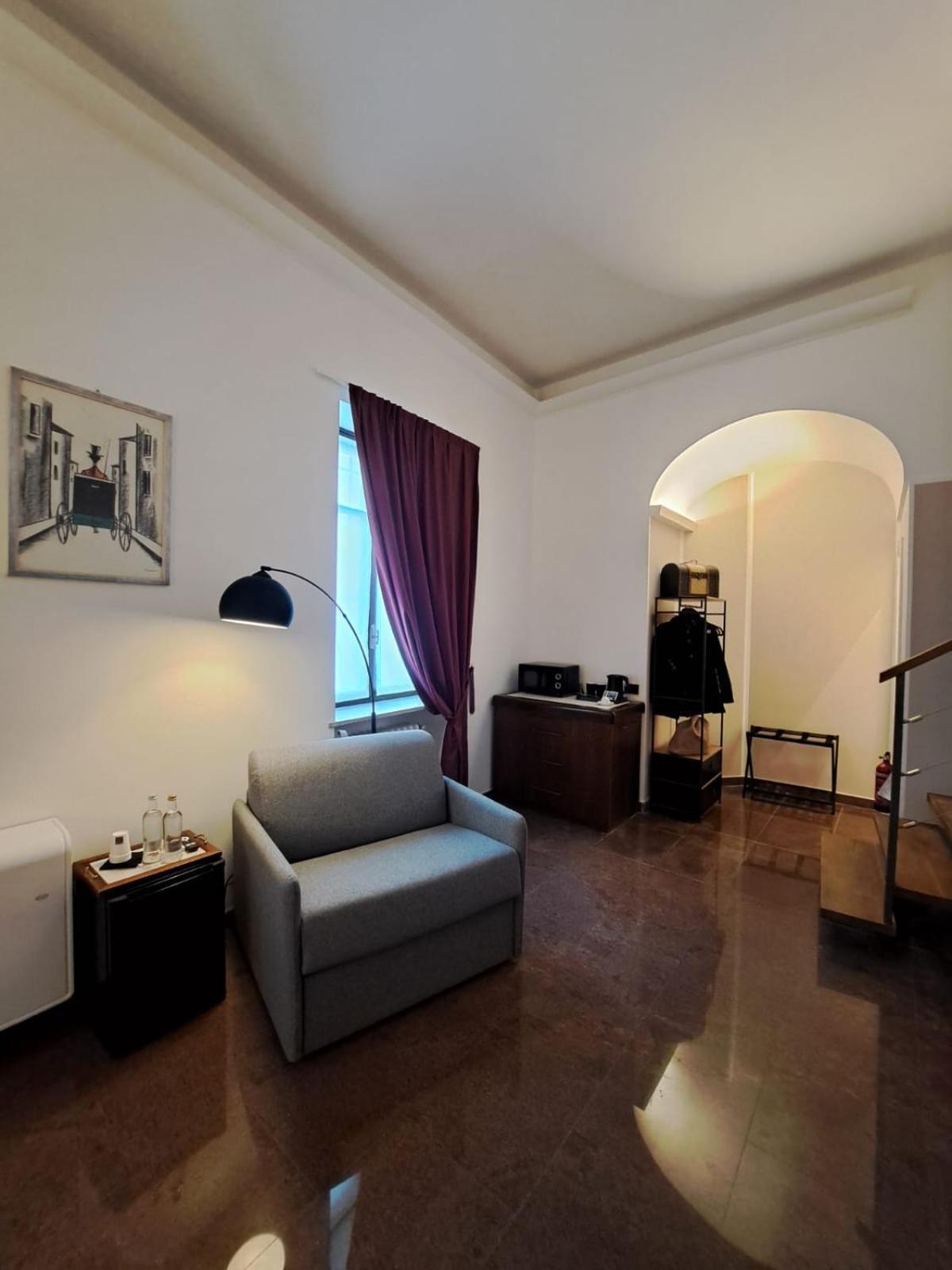 Palazzo Cusani Charming Rooms Vercelli Exterior photo