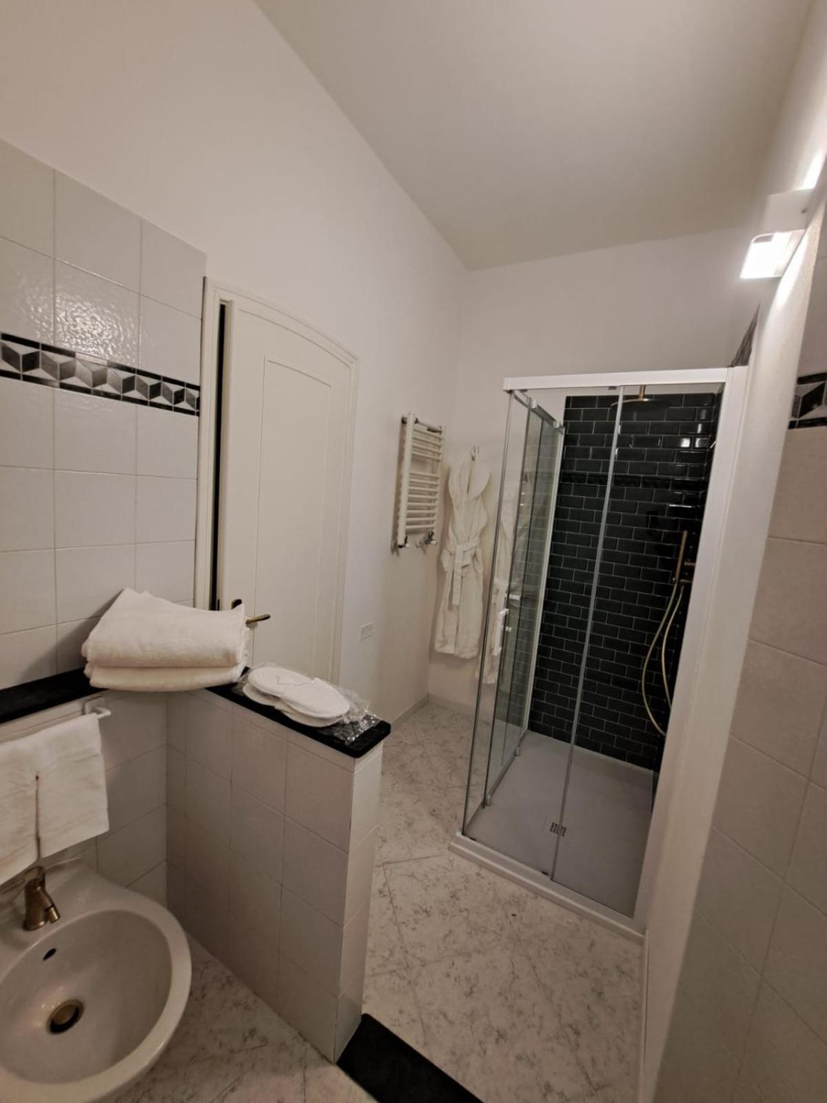 Palazzo Cusani Charming Rooms Vercelli Exterior photo