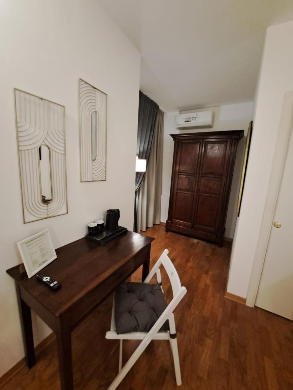 Palazzo Cusani Charming Rooms Vercelli Exterior photo