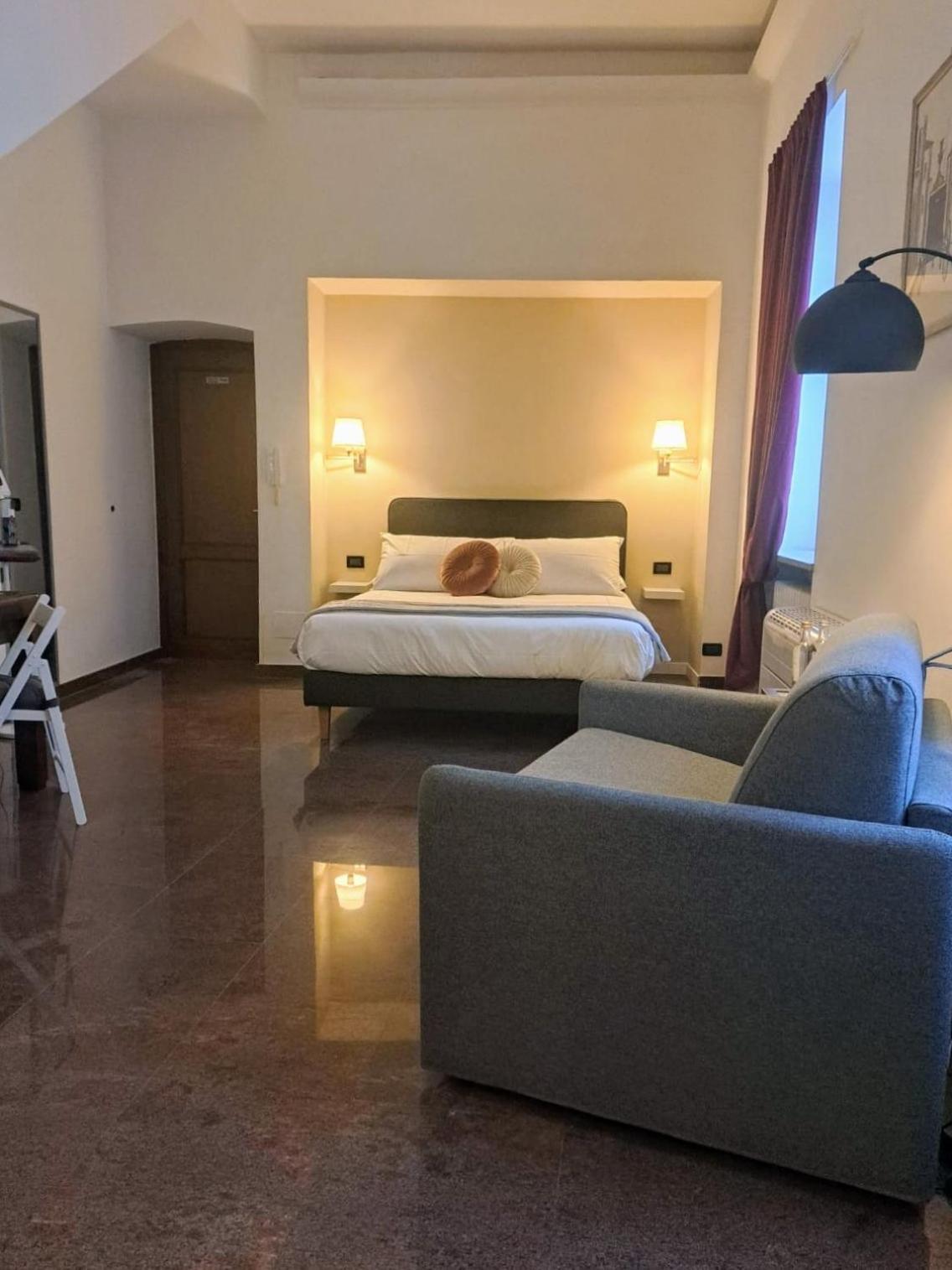 Palazzo Cusani Charming Rooms Vercelli Exterior photo